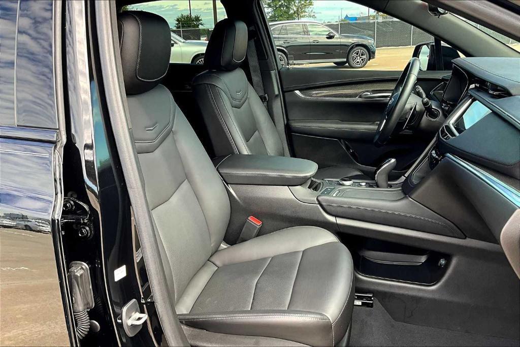 used 2022 Cadillac XT5 car, priced at $35,995