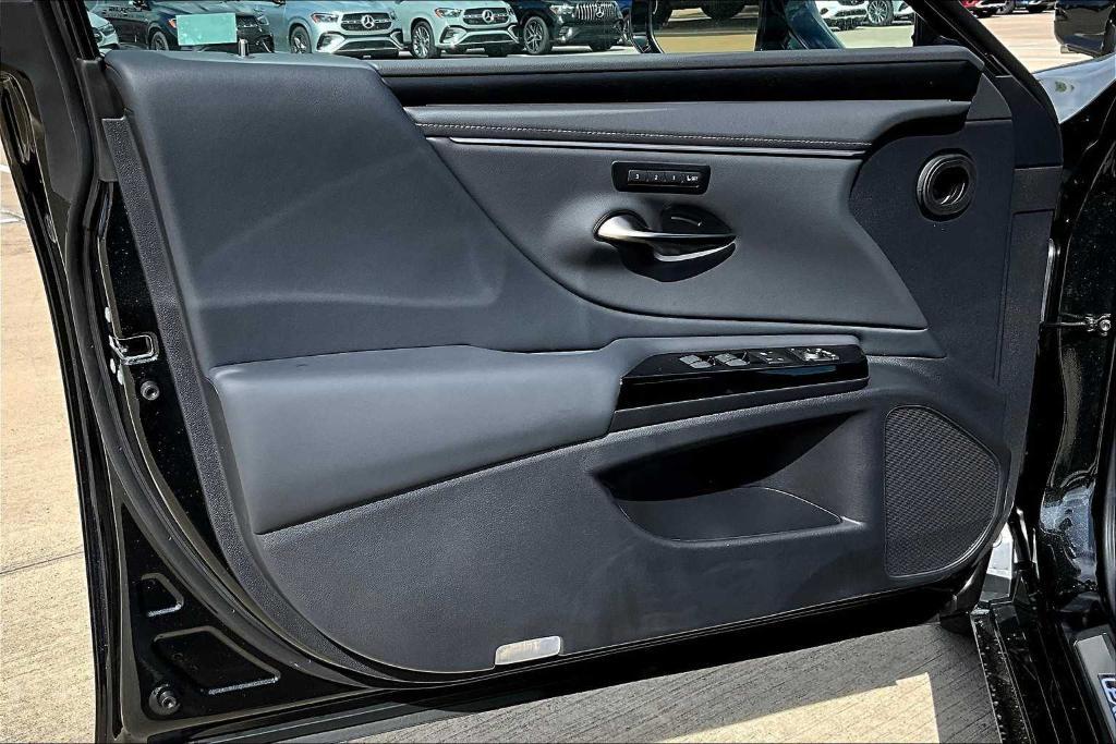 new 2025 Lexus ES 300h car, priced at $51,549
