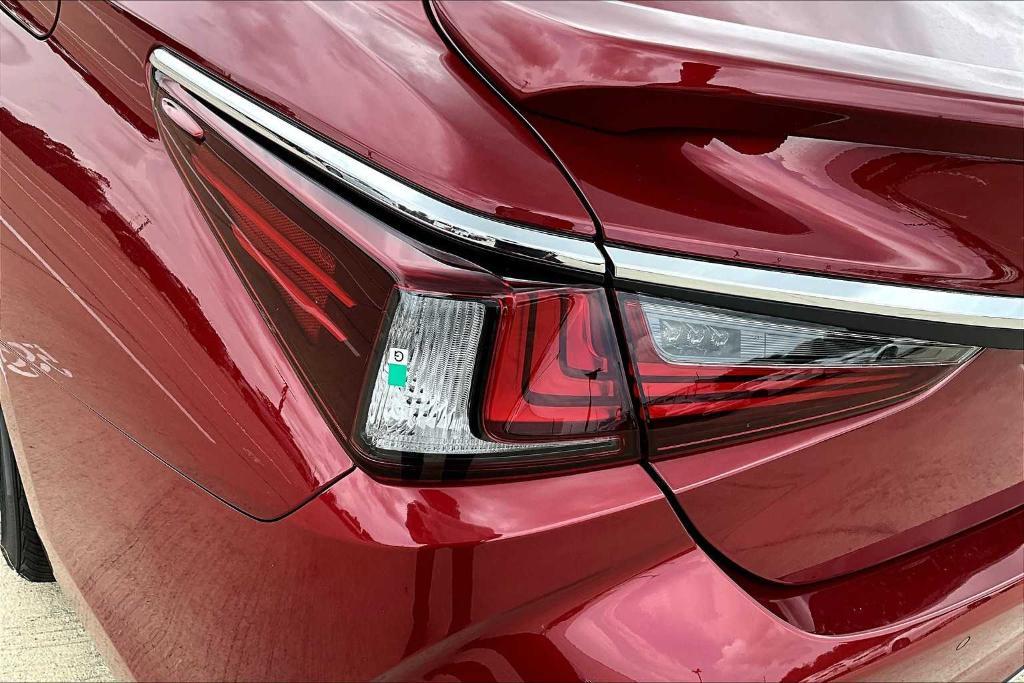 new 2025 Lexus ES 300h car, priced at $51,549