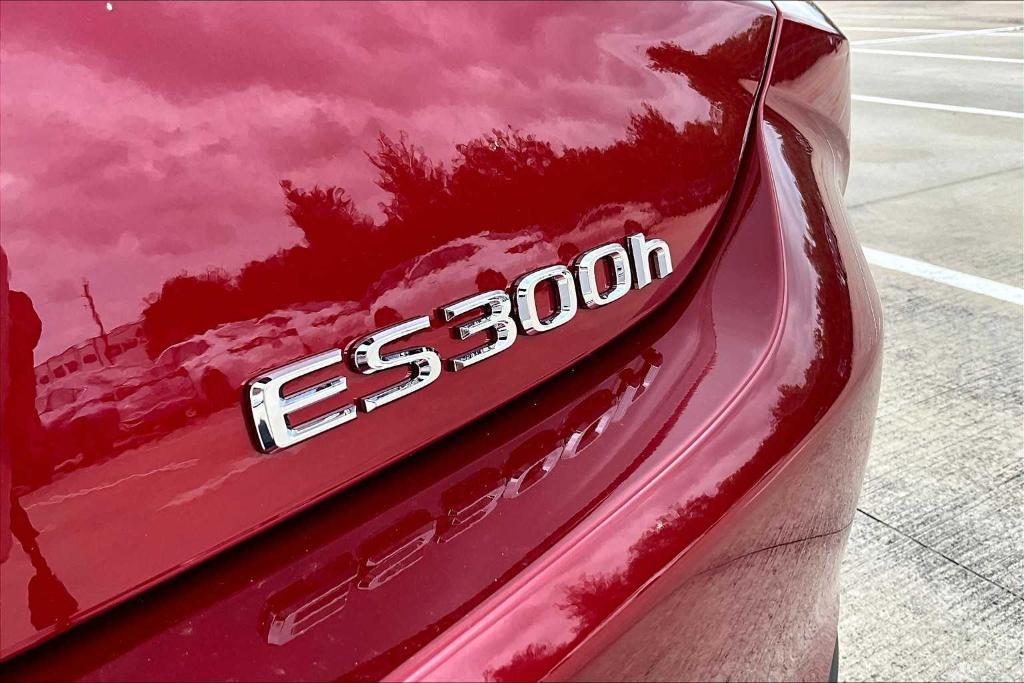 new 2025 Lexus ES 300h car, priced at $51,549
