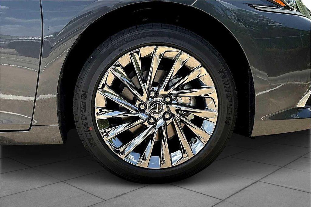 new 2025 Lexus ES 300h car, priced at $55,444