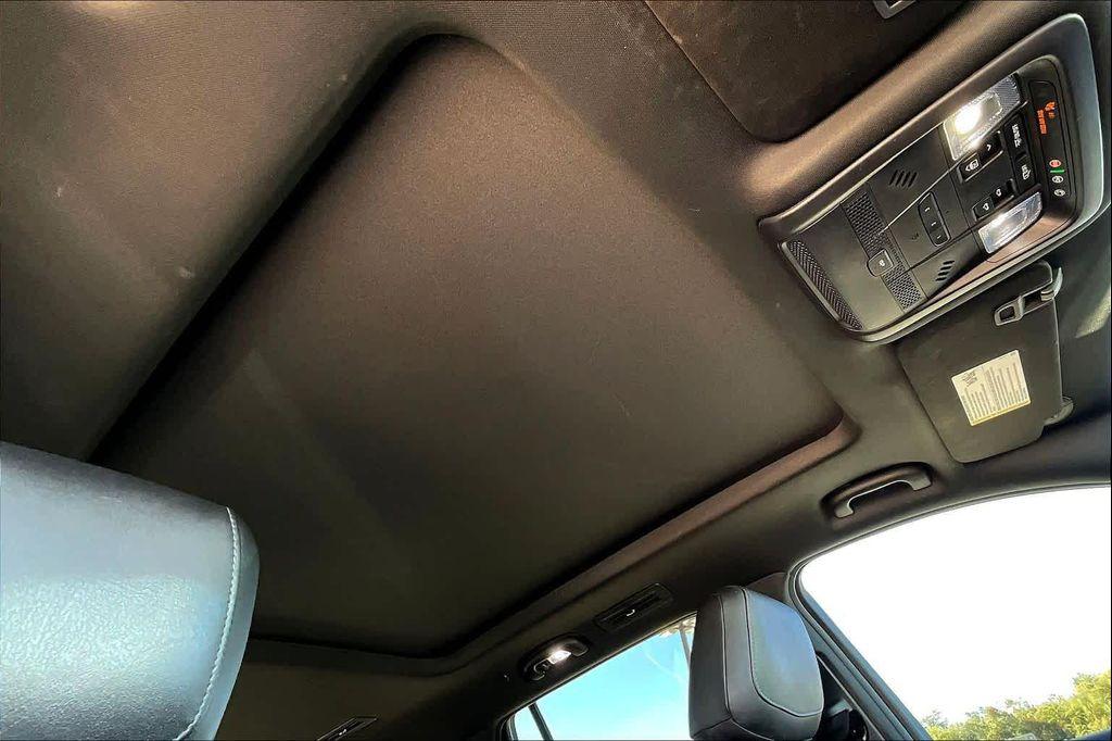 used 2023 Cadillac XT6 car, priced at $31,995