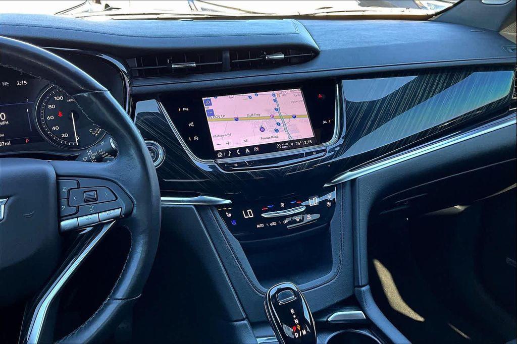 used 2023 Cadillac XT6 car, priced at $31,995