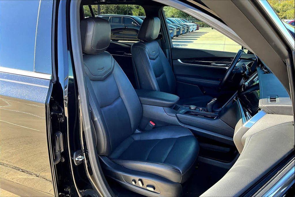 used 2023 Cadillac XT6 car, priced at $31,995