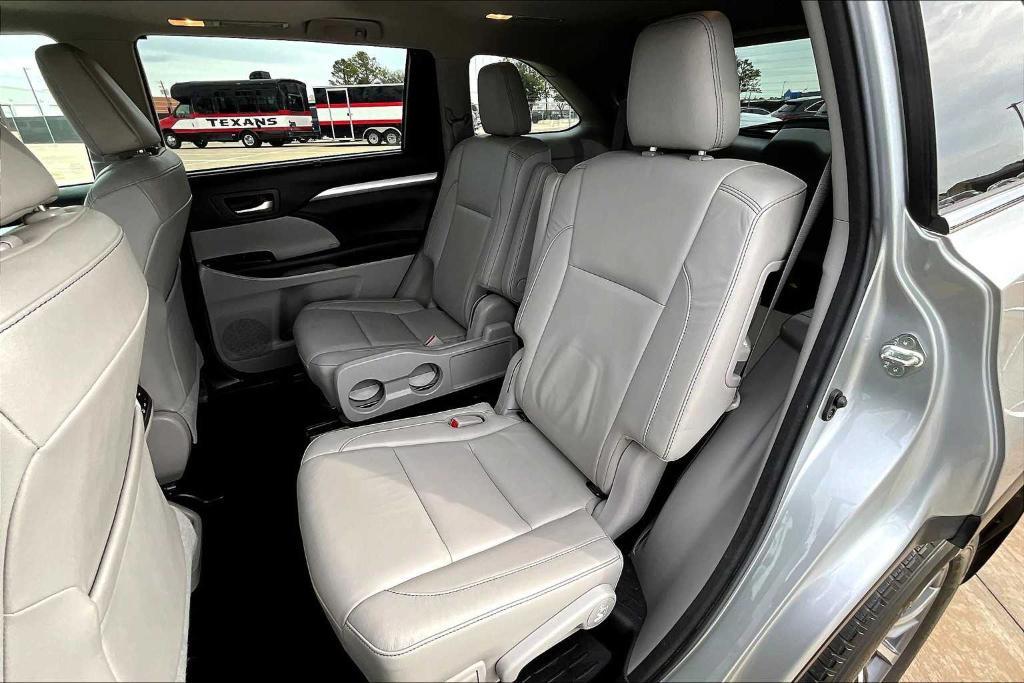 used 2018 Toyota Highlander car, priced at $18,995