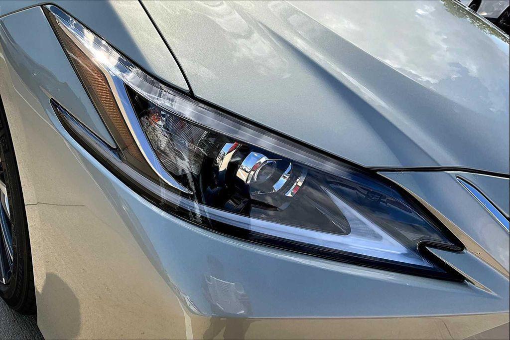 new 2025 Lexus ES 300h car, priced at $51,019