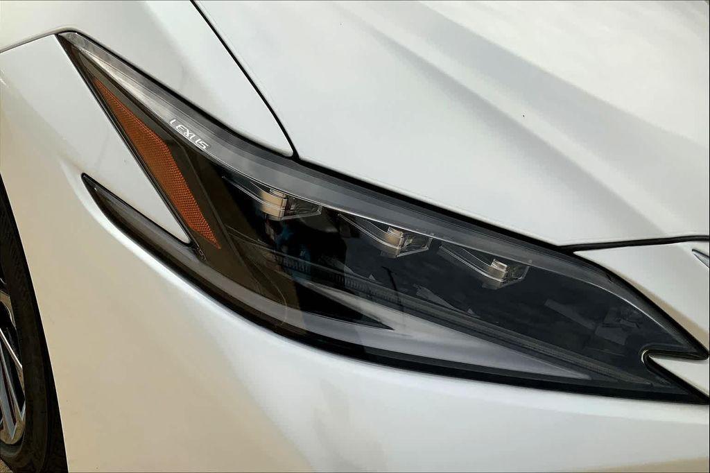 new 2025 Lexus ES 300h car, priced at $58,234