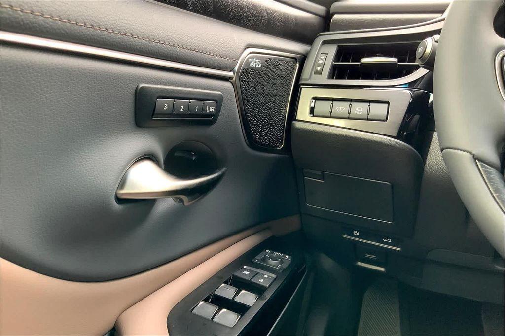 new 2025 Lexus ES 300h car, priced at $58,234