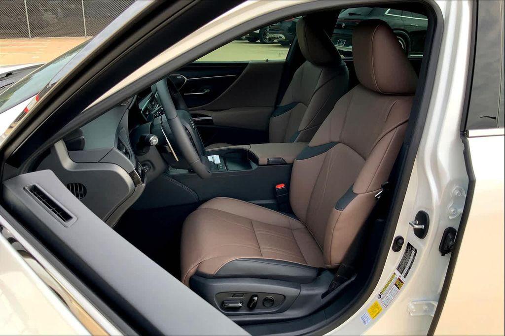new 2025 Lexus ES 300h car, priced at $58,234
