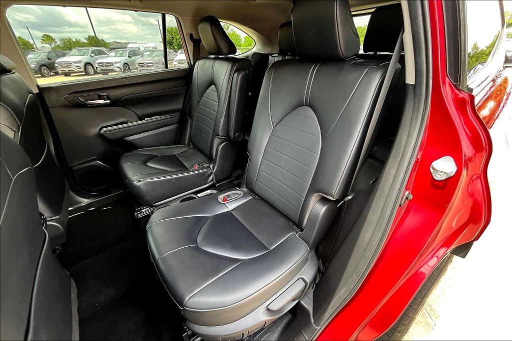 used 2023 Toyota Highlander car, priced at $36,995