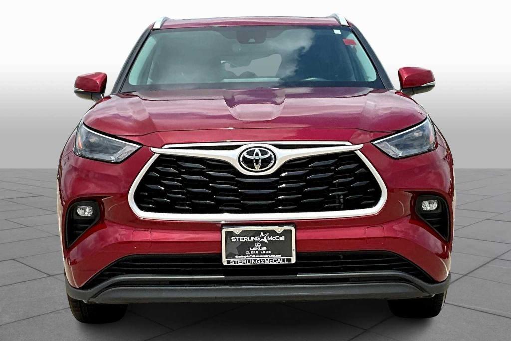 used 2023 Toyota Highlander car, priced at $36,995