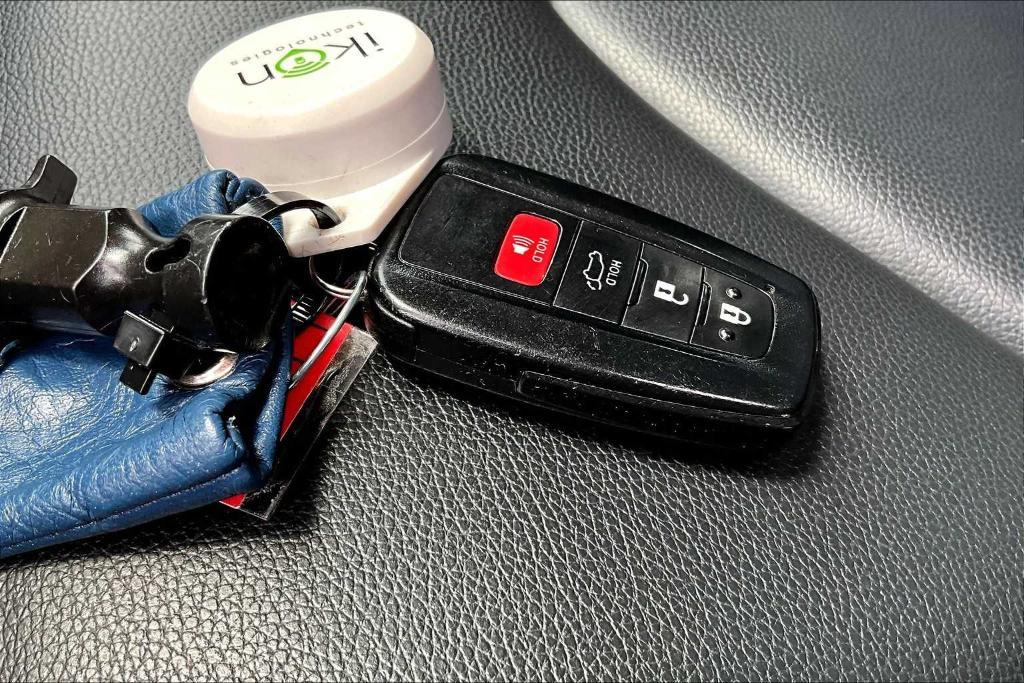 used 2023 Toyota Highlander car, priced at $36,995