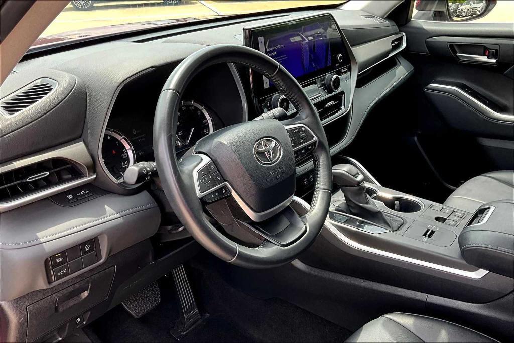 used 2023 Toyota Highlander car, priced at $36,995
