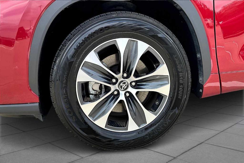 used 2023 Toyota Highlander car, priced at $36,995