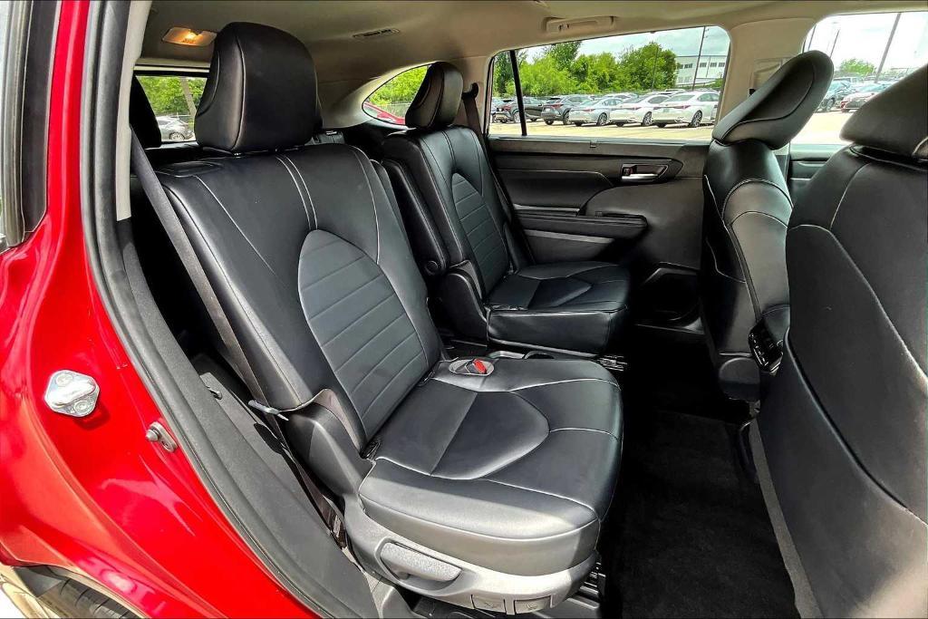 used 2023 Toyota Highlander car, priced at $36,995