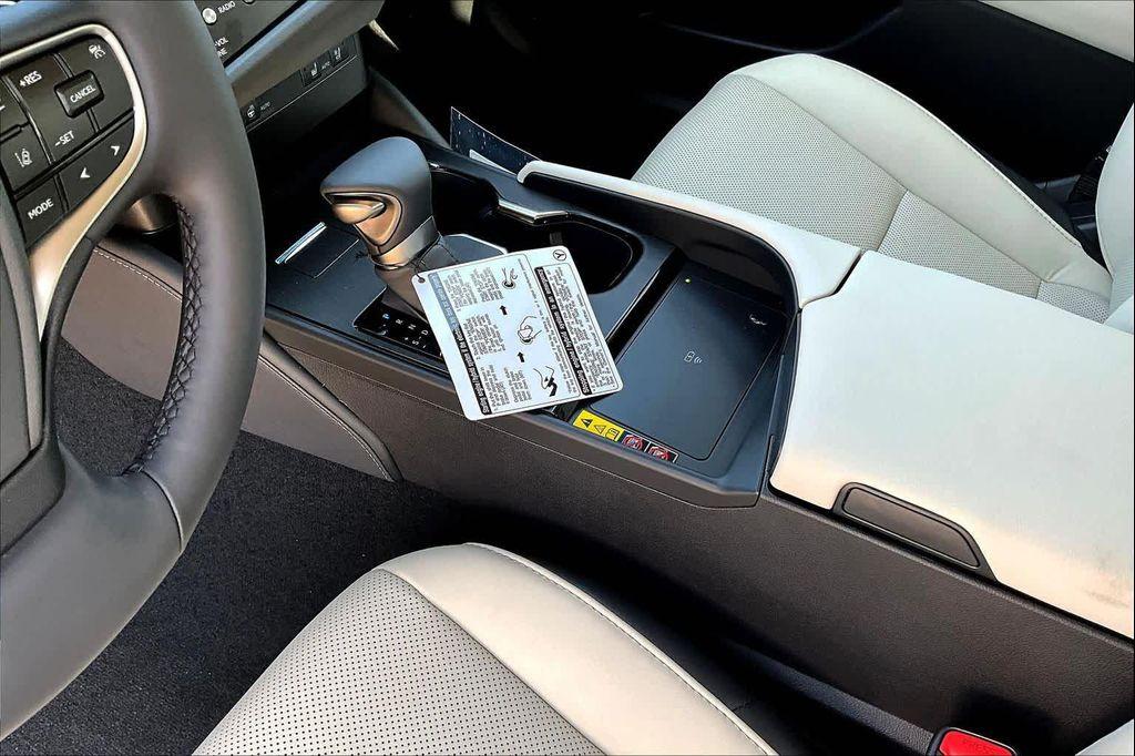 new 2025 Lexus ES 350 car, priced at $49,790