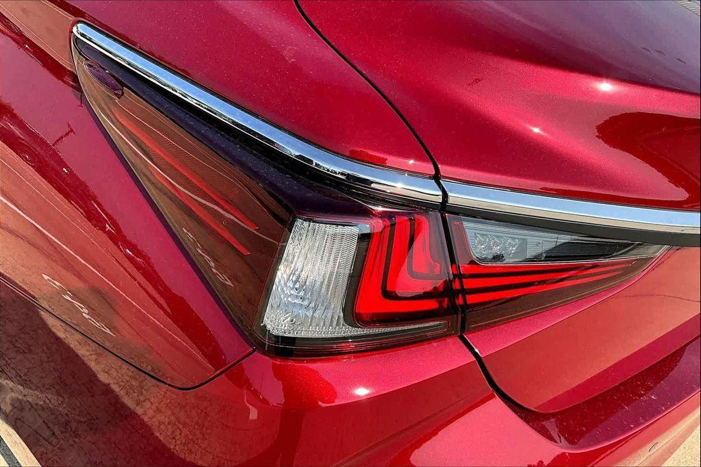 new 2025 Lexus ES 350 car, priced at $49,790