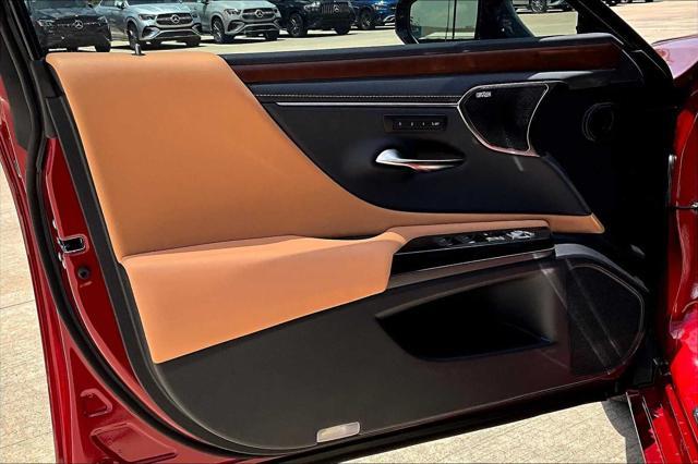 new 2025 Lexus ES 300h car, priced at $57,864