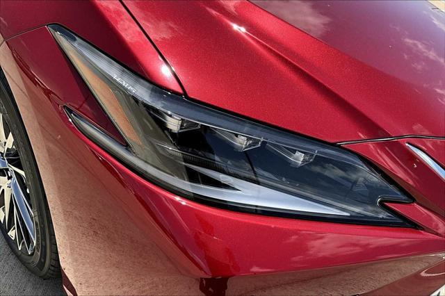 new 2025 Lexus ES 300h car, priced at $57,864