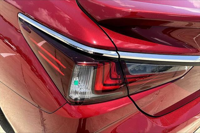 new 2025 Lexus ES 300h car, priced at $57,864