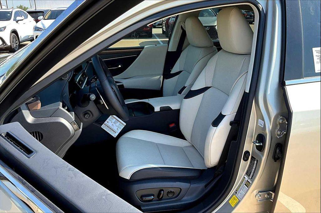new 2025 Lexus ES 350 car, priced at $50,719