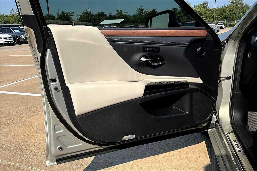 new 2025 Lexus ES 350 car, priced at $50,719