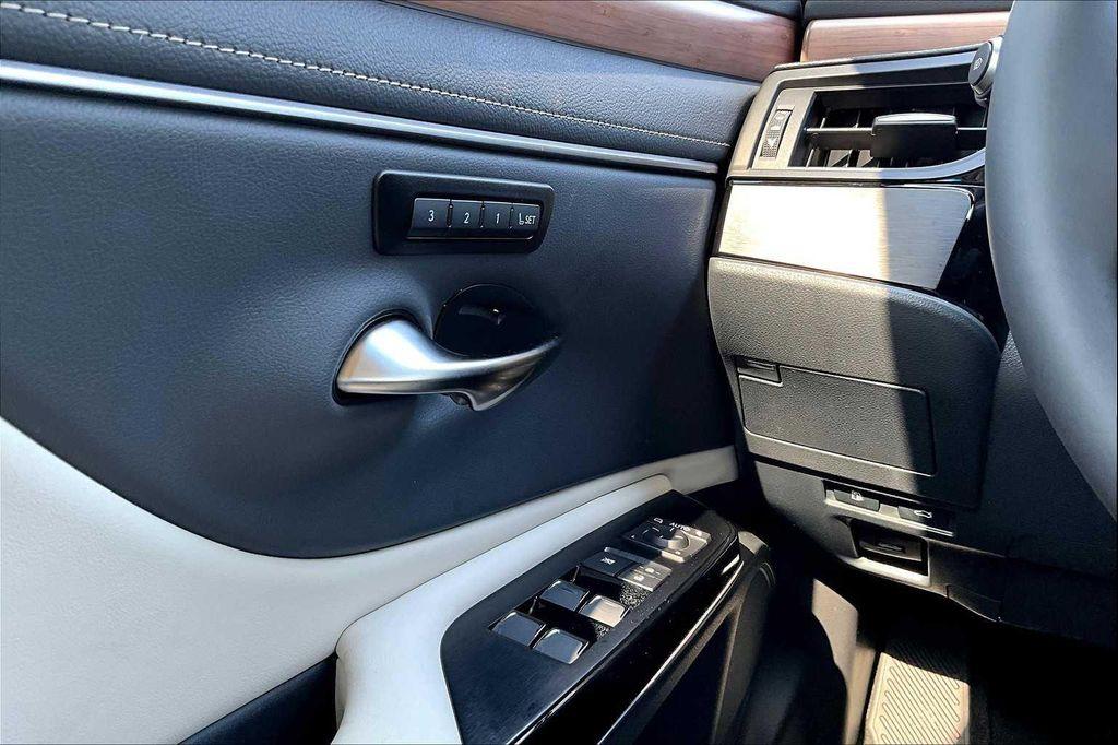 new 2025 Lexus ES 350 car, priced at $50,719