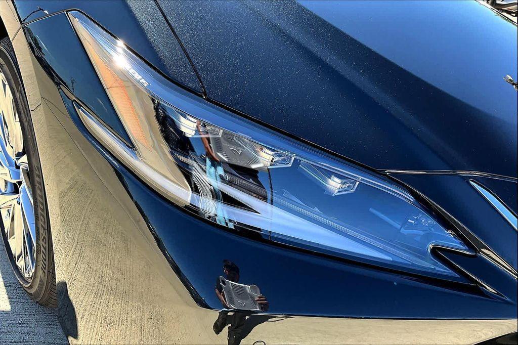 new 2025 Lexus ES 350 car, priced at $56,935