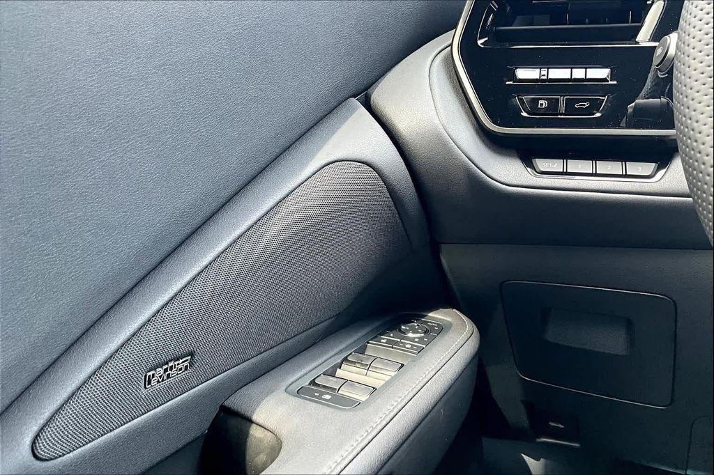new 2025 Lexus TX 500h car, priced at $75,573