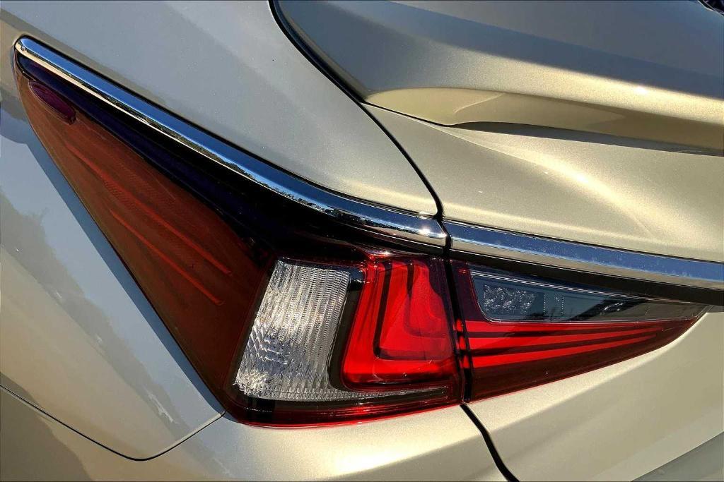 new 2025 Lexus ES 350 car, priced at $57,074