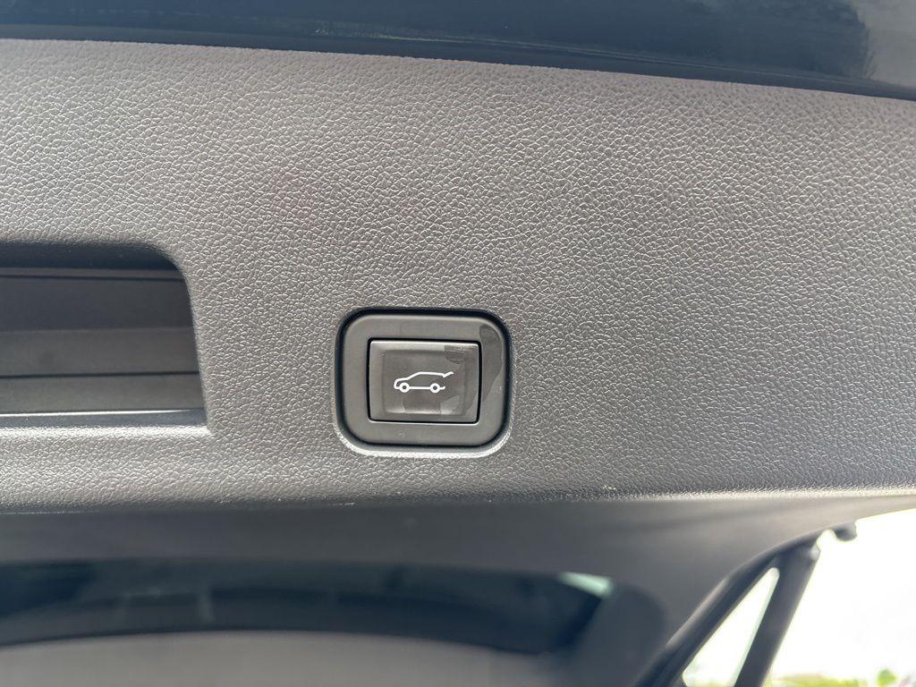 used 2024 Chevrolet Traverse car, priced at $54,000