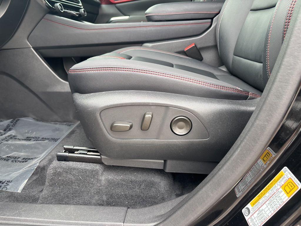 used 2024 Chevrolet Traverse car, priced at $54,000