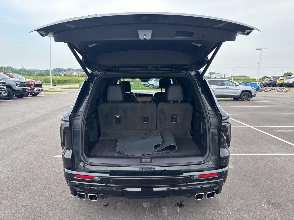 used 2024 Chevrolet Traverse car, priced at $54,000