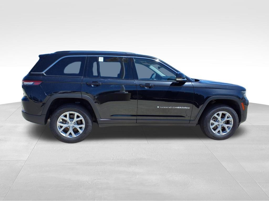 used 2023 Jeep Grand Cherokee car, priced at $27,000