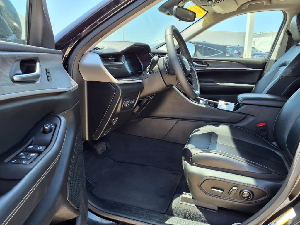 used 2023 Jeep Grand Cherokee car, priced at $27,000