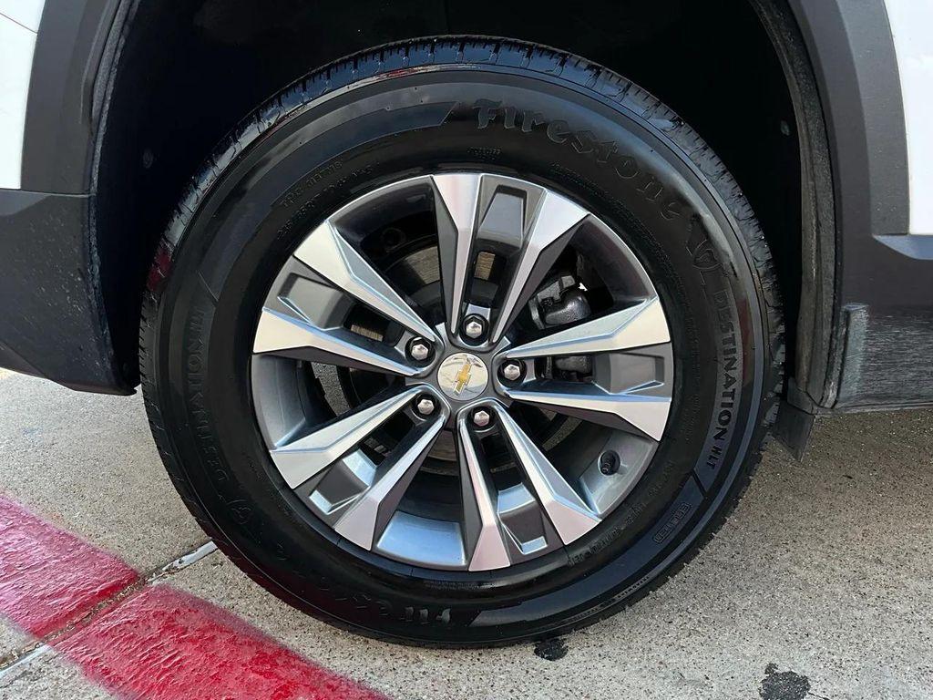 used 2025 Chevrolet Equinox car, priced at $23,901