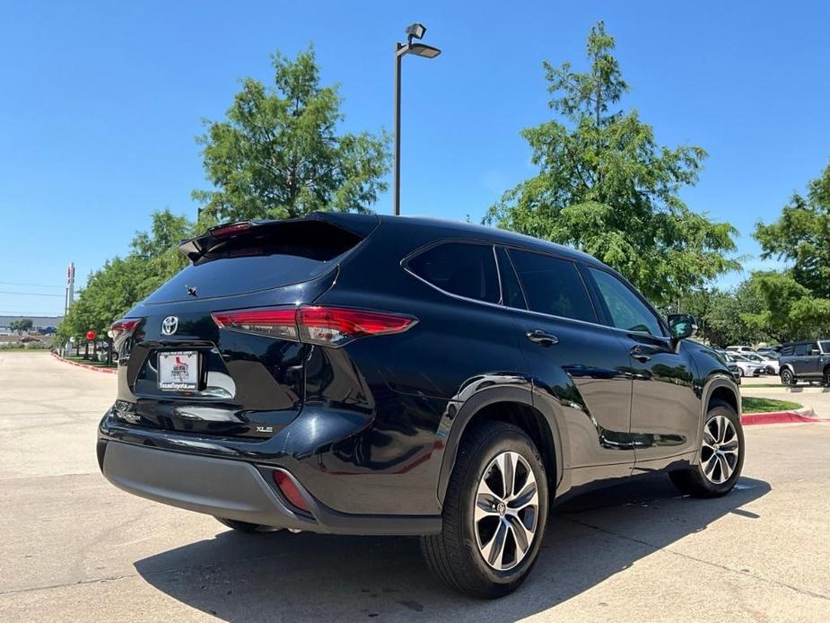 used 2022 Toyota Highlander car, priced at $31,901