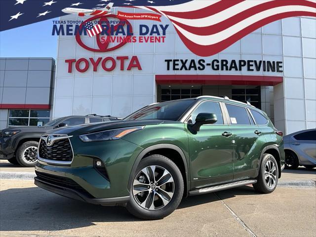 new 2025 Toyota Highlander Hybrid car, priced at $52,246