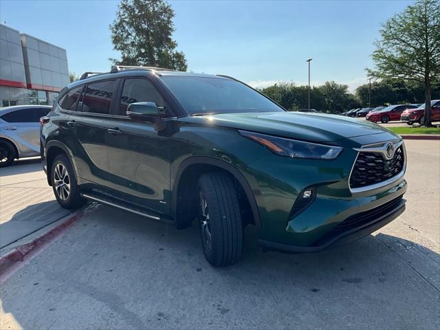 new 2025 Toyota Highlander Hybrid car, priced at $52,246