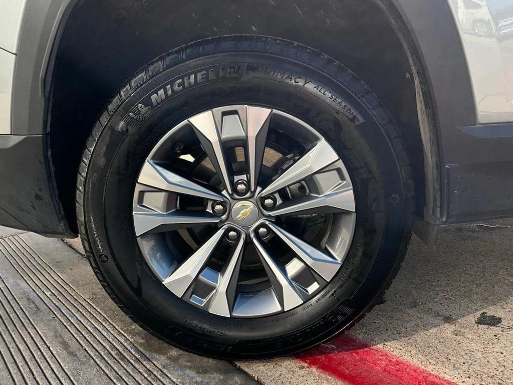 used 2025 Chevrolet Equinox car, priced at $26,901