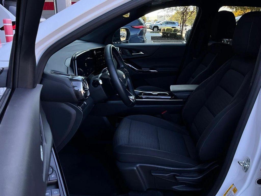 used 2025 Chevrolet Equinox car, priced at $25,901