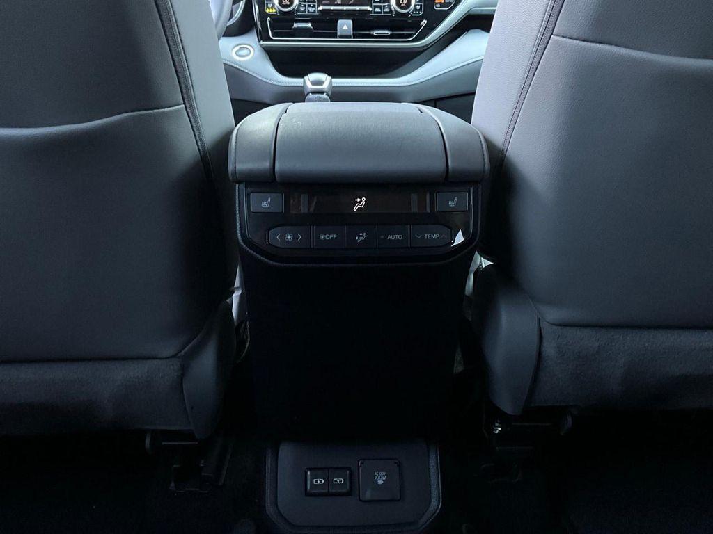 used 2024 Toyota Highlander car, priced at $46,901