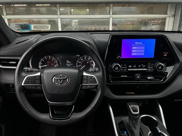 used 2024 Toyota Highlander car, priced at $38,901