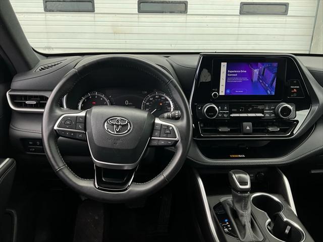 used 2024 Toyota Highlander car, priced at $38,901