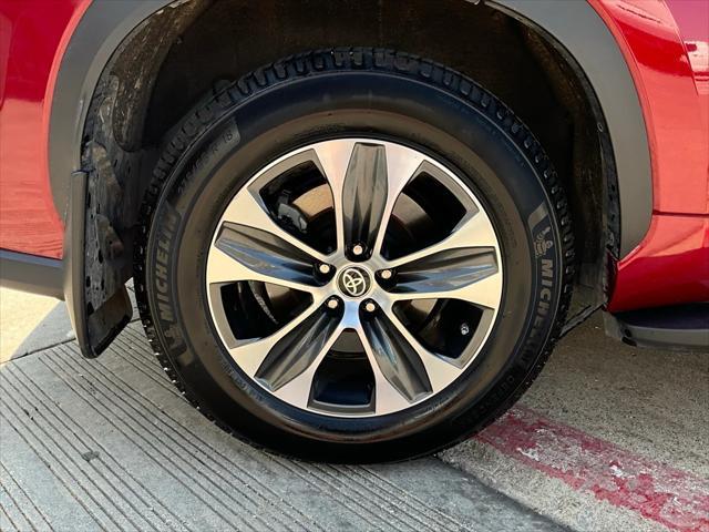 used 2022 Toyota Highlander Hybrid car, priced at $32,901