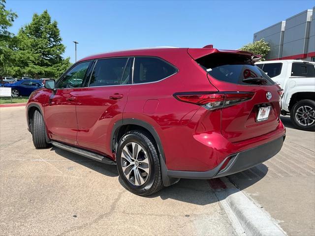 used 2022 Toyota Highlander Hybrid car, priced at $32,901