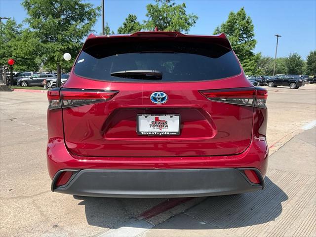 used 2022 Toyota Highlander Hybrid car, priced at $32,901