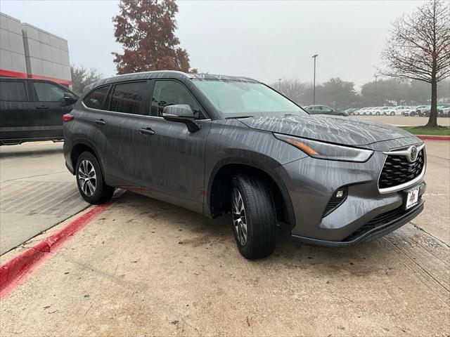 used 2023 Toyota Highlander car, priced at $32,901