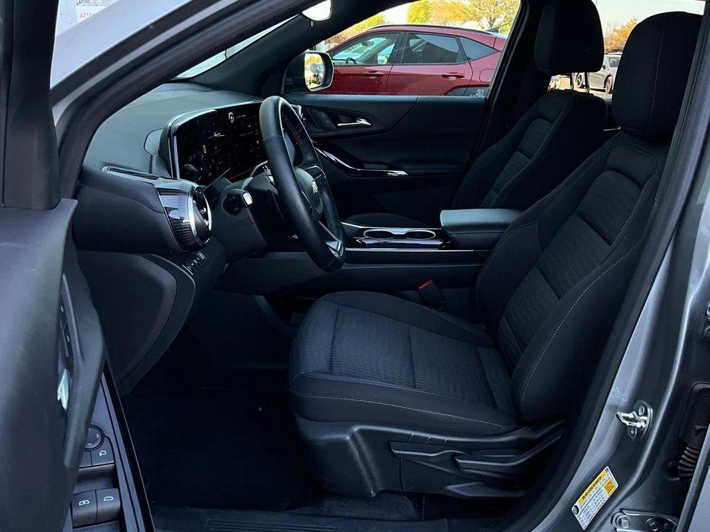 used 2025 Chevrolet Equinox car, priced at $26,901