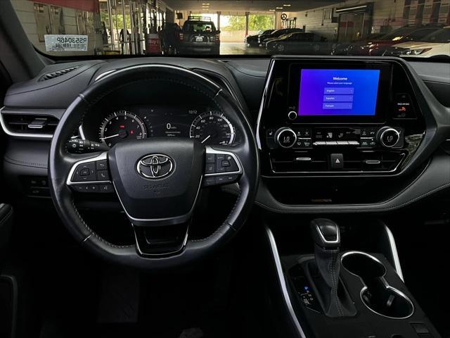 used 2024 Toyota Highlander car, priced at $37,901